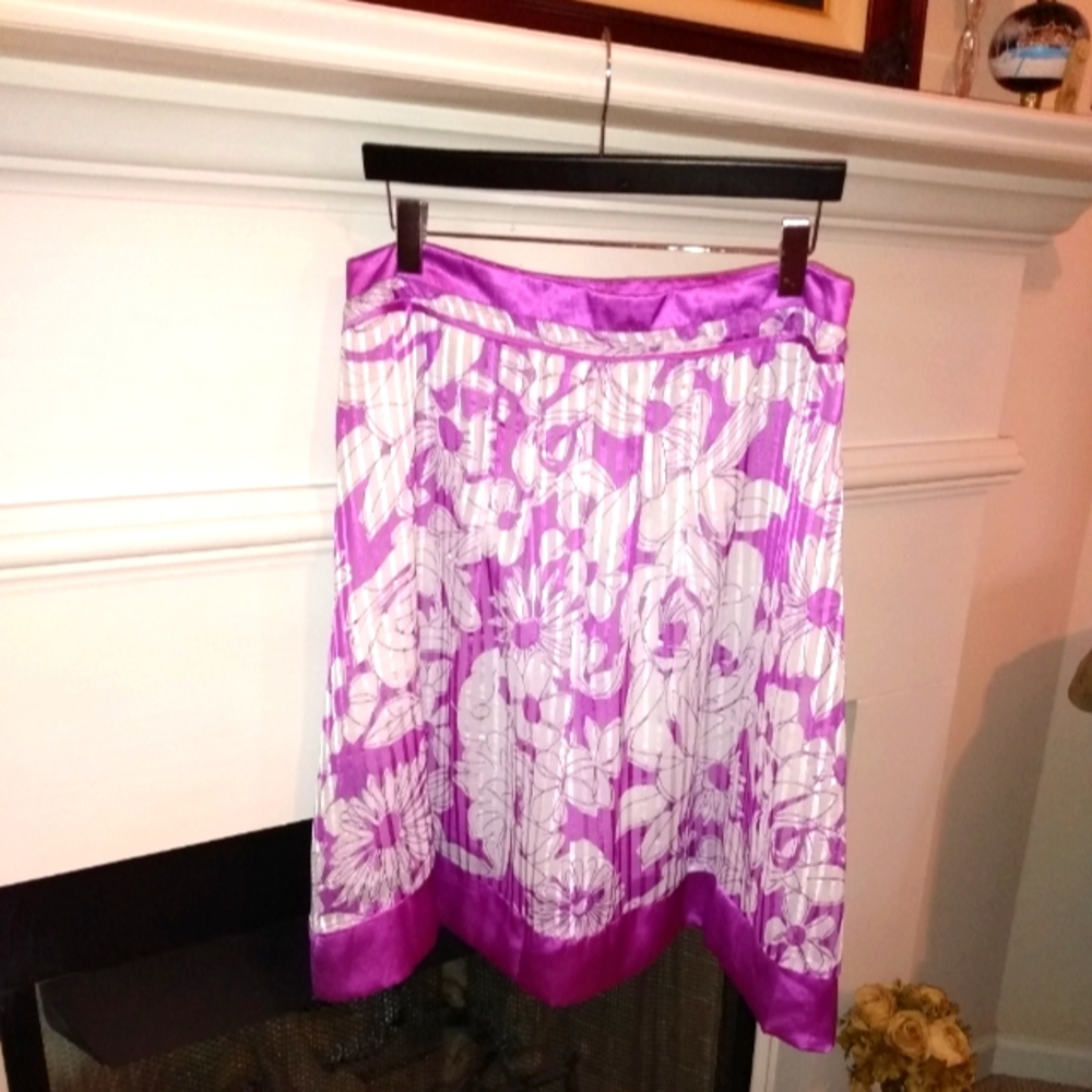 Coupe Collection  lavender white floral Lined skirt size 14